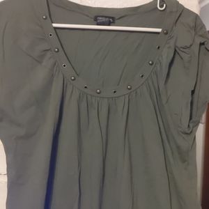 *5/$20* Scoop neck shirt